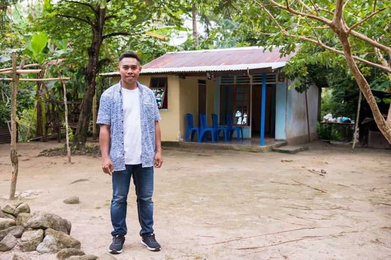 Photo of Ampi, a contributor to the Ambonese Malay Bible translation team.