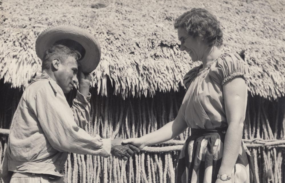 Ethel Wallis greeting one of the new believers in Villagran Mexico of the Otomi