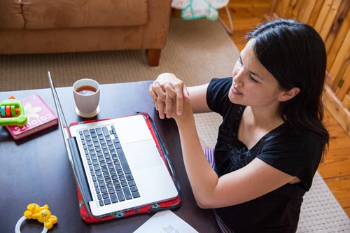 Lady sitting at a desk with her laptop